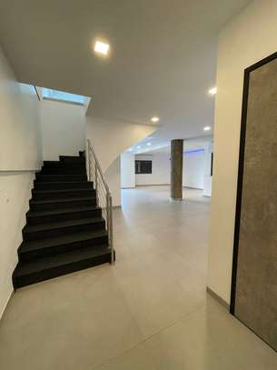 Splendides Duplex à Louer aux Almadies image 2