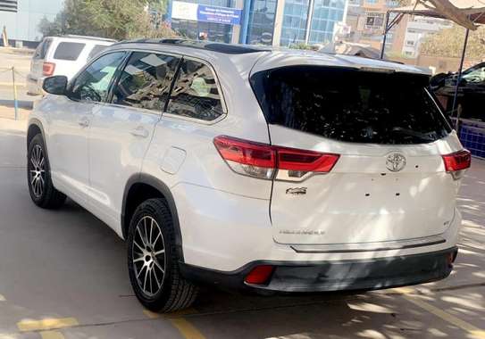 Toyota Highlander limited 7 places image 7