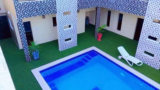 VILLA MEUBLE AVEC PISCINE A SAINT LOUIS image 9