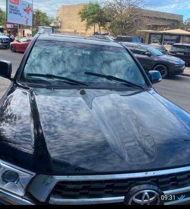 LAND CRUSER  V8 noir robuste et fiable prêt à rouler image 1