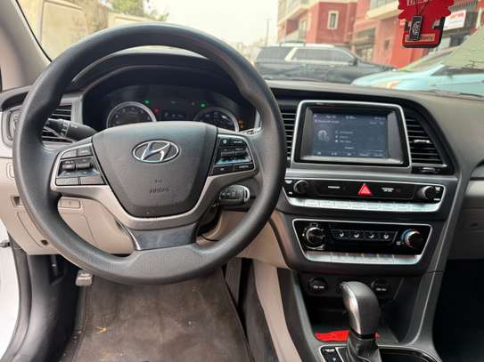 Hyundai Sonata Venant image 8