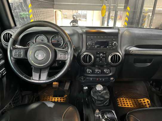 Jeep Wrangler Unlimited diesel en excellent état image 4
