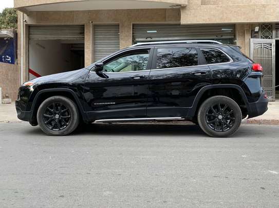 Jeep Cherokee image 6