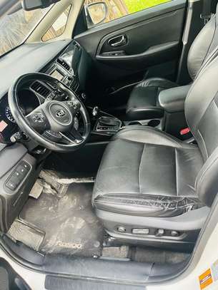 Kia rondo image 3