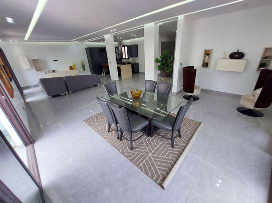 À vendre à Mermoz – Superbe F4 d’angle de 230 m² image 3