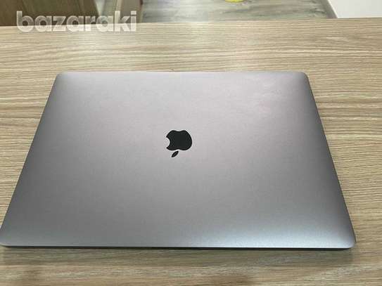 MacBook pro 2019 i7 touch bar image 1