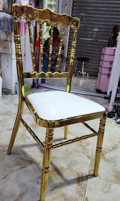 Chaise inox dorée image 1