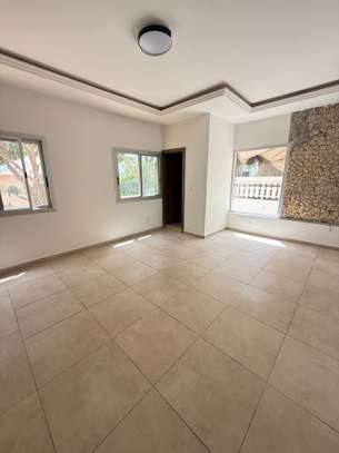 Villa 5 chambres à louer au Point E image 10