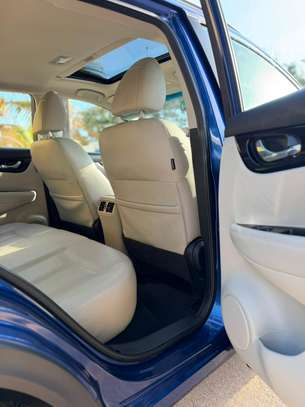 Nissan Qashqai SUV compact bleu faible kilométrage image 8