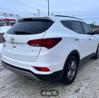 Hyundai Santa Fe SUV blanc essence spacieux image 7