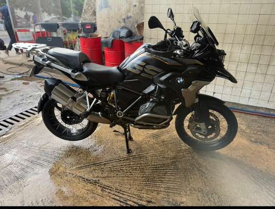 BMW R1250 GS exclusive image 3