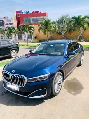 BMW Série 7 Bleu Métallisé Berline Luxe image 3