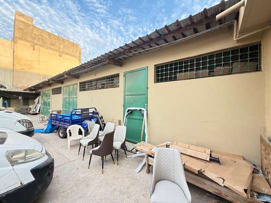 Dépôt à vendre – Maristes, emplacement stratégique (810 m²) image 4