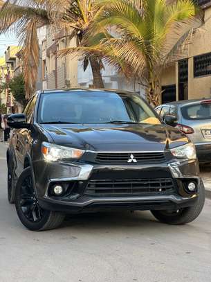 Mitsubishi outlander image 2