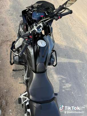 BMW R1250 GS 1250 cm³ noir mat moto d'aventure image 10