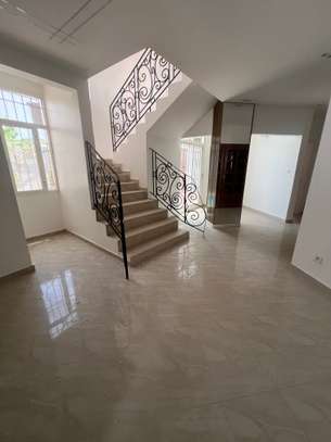 Jolie villa F7 avec piscine aux Almadies image 6