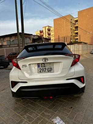 *Toyota CHR*  Année 2017 image 4