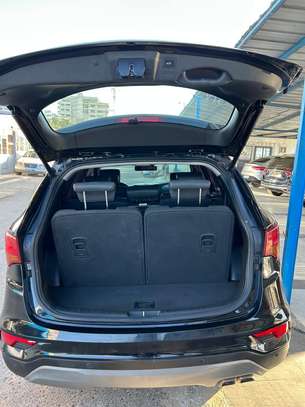 Hyundai Santa Fe 7 places diesel 2018 image 11