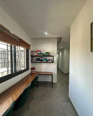 Appartement F4 de 197 m² à vendre au Point E image 6