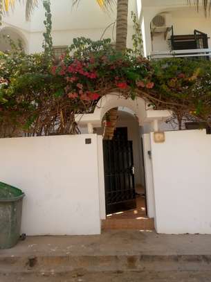 Villa à louer à la cité Cosepi aux Almadies image 3