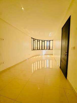 Superbe appartement de type F5 à louer au almadie image 3