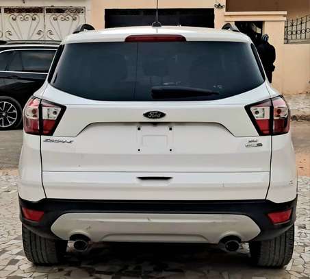 Ford Escape image 8