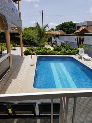 VILLA AVEC 5 STUDIOS ET DEUX APPARTEMENTS / Saly image 2