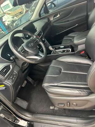 Hyundai Santa Fe essence 2019 full options image 4