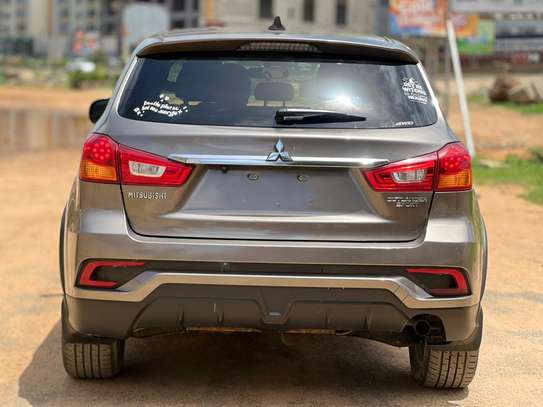 Mitsubishi outlander image 5