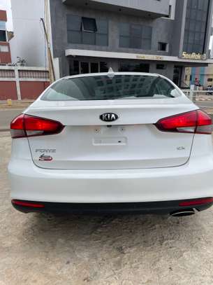 Kia Forte Berline Blanc Jantes Sport image 10
