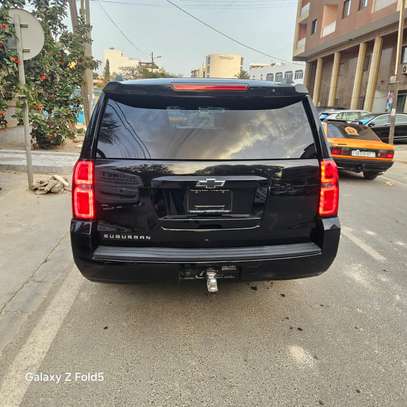 Chevrolet SUBURBAN image 4