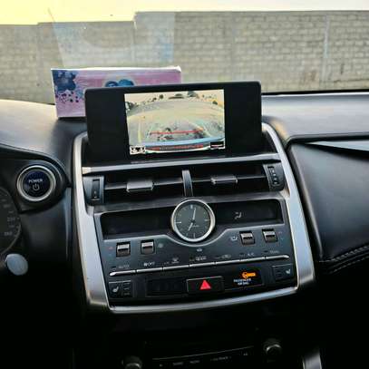 Lexus NX300h 2020 image 9
