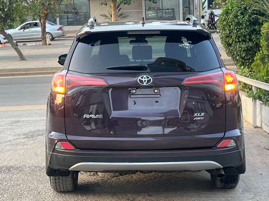 Toyota Rav4 Xle image 5