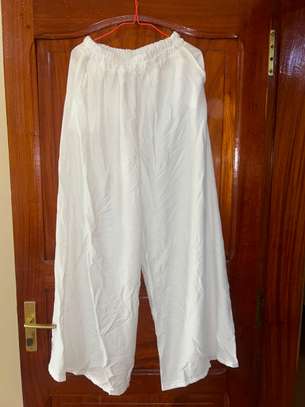 Ensemble blanc élégant image 2