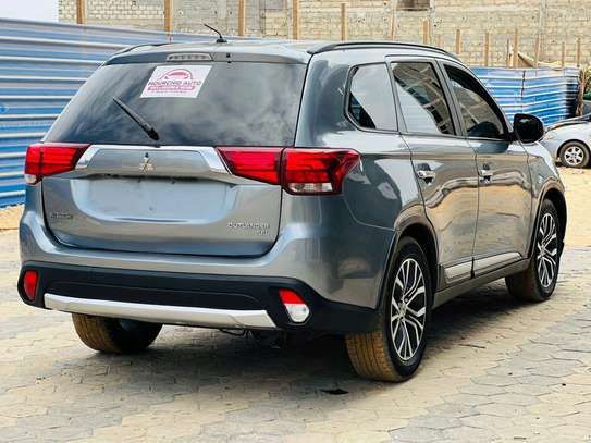 Mitsubishi Outlander SEL image 11