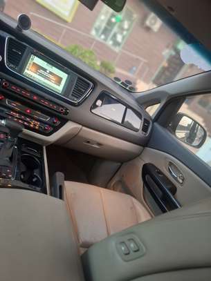 Kia Carnival 9 places image 12
