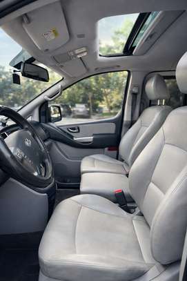 Location Hyundai Starex VIP 12 places image 6