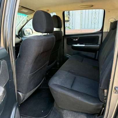 Toyota hilux invincible 2017 image 6