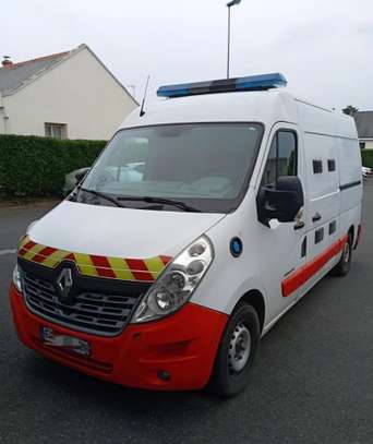 AMBULANCE RENAULT MASTER image 7