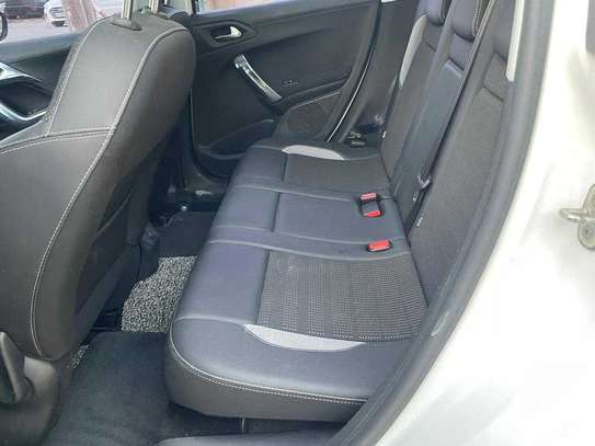 Peugeot 2008 2016 image 6