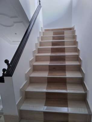 Grande villa R+1 à louer à Sotrac Mermoz image 11