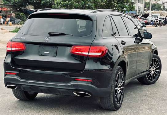Mercedes-Benz GLC 300 AMG Pack image 4