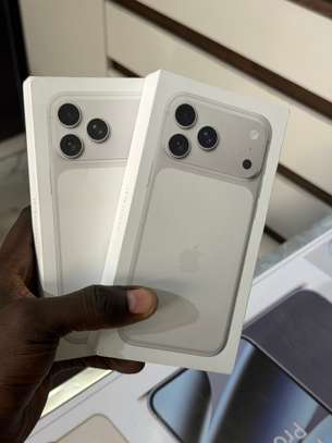 Iphone 17 Pro Max image 1