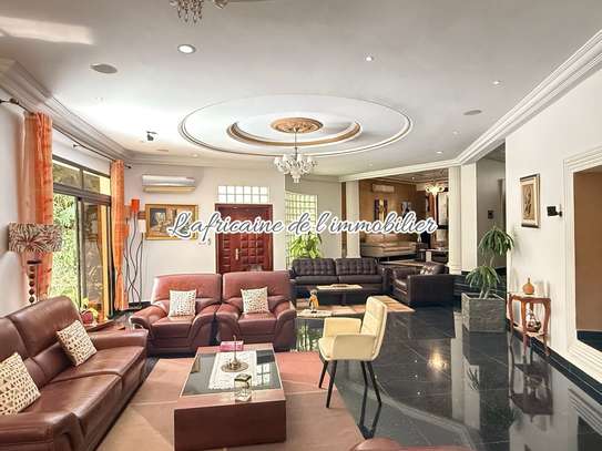 Villa R+2 avec jardin à louer aux almadies image 15