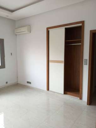 MAGNIFIQUE DUPLEX A LOUER A LA CITE KEUR GORGUI image 2