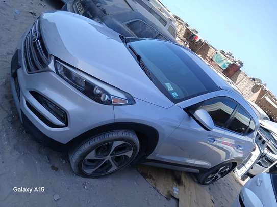 HYUNDAI TUCSON LTD image 2