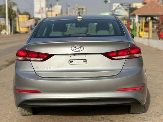Hyundai Elantra 2017 image 3