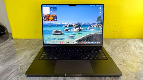 Macbook M5 Max 48 giga Ram 1 Tera image 2