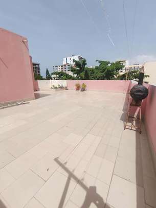 À LOUER – Villa 5 chambres à Mermoz (derrière Auchan) image 4