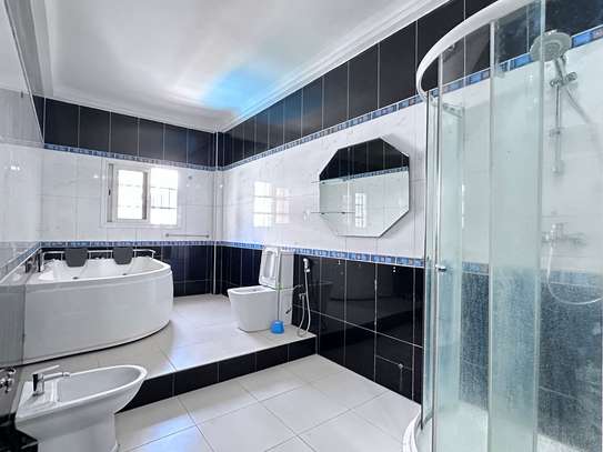 Villa avec piscine et jardin à louer à point E image 7